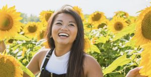 Girl in sunflowers, how to be grateful, be grateful in every situation